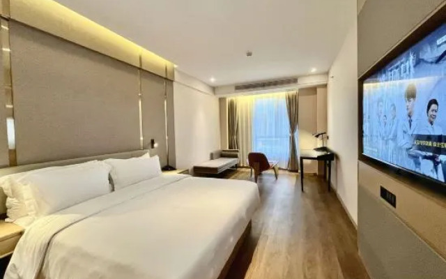 Tongbai Yun Hotel (Anqing Duxiu Avenue Greenland New Metropolis Branch)