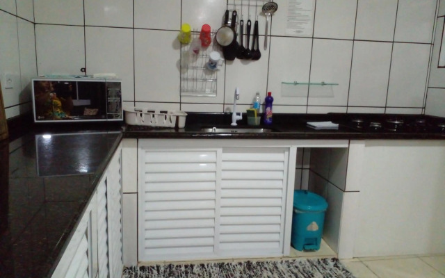 Casa confortável com churrasqueira, wifi e piscina estrutural