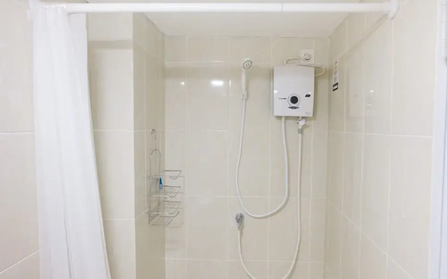 Comfy Studio Apartment with Extra Bed at M-Town Residence