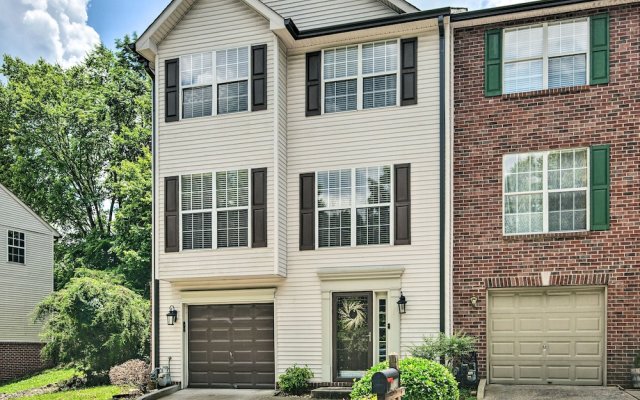 Spacious Nashville Townhome w/ Private Deck & Yard