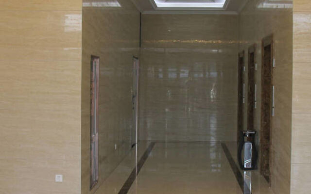 Qingdao Likelai Garden Hotel (Chengyang Zhengyang Middle Road Metro Station)