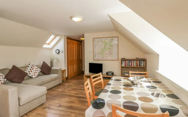 10 Monarch Country Apartments