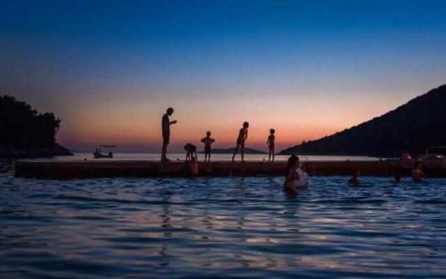 Apartments Mali Mate