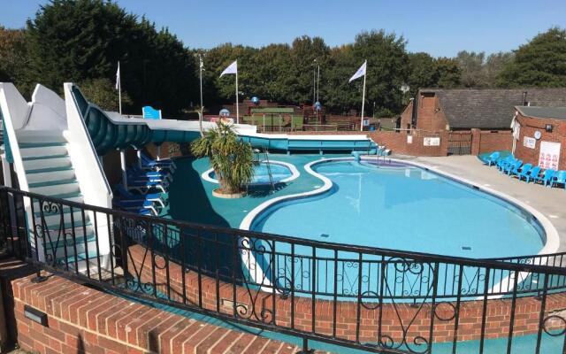 Luxury 2 Bedroom Caravan LG13, Shanklin, Isle of Wight