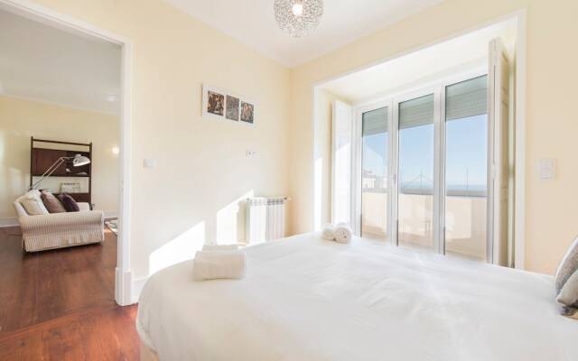 Spacious Graça River View Apartment