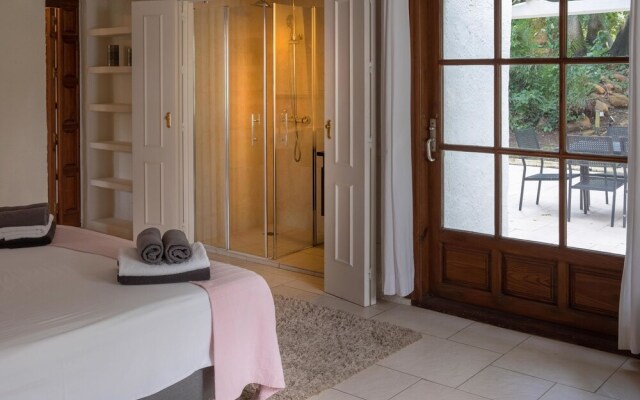 Opulent Villa in Casares With Luxurious Pool House & Jacuzzi