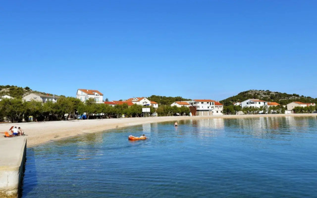 Apartman Mana, Murter