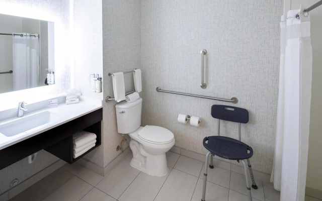 Holiday Inn Express & Suites Chicago West - St Charles