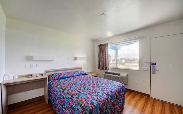 6 Tulsa West Motel