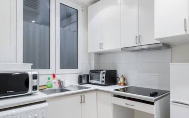 1 Bedroom Flat Near The Eiffel Tower