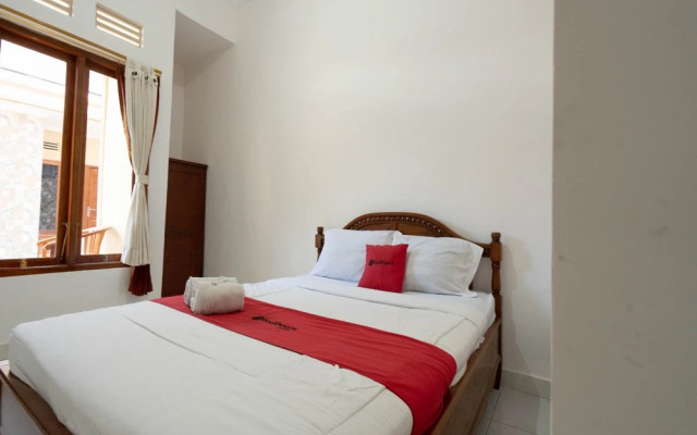 RedDoorz near Buleleng Harbour 2