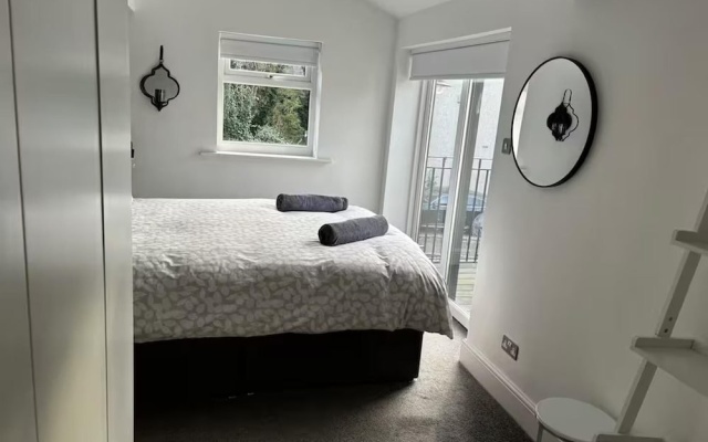 House Sleeps 5 With Parking