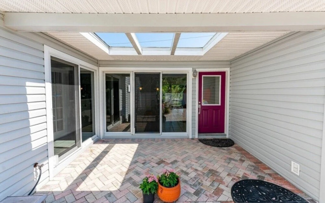 Tropical Siesta 2 Bedroom Home by RedAwning