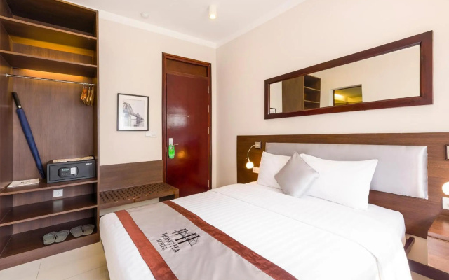 Hong Ha Hotel – Guest Rooms – Hanoi