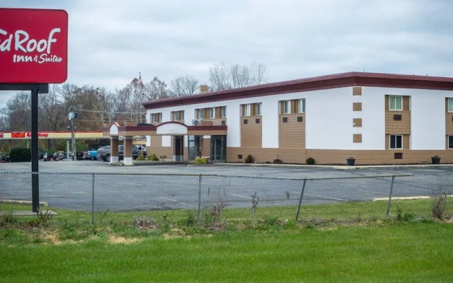Red Roof Inn & Suites Piqua