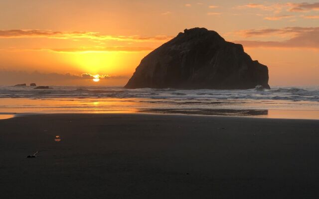 Sunset Oceanfront Lodging