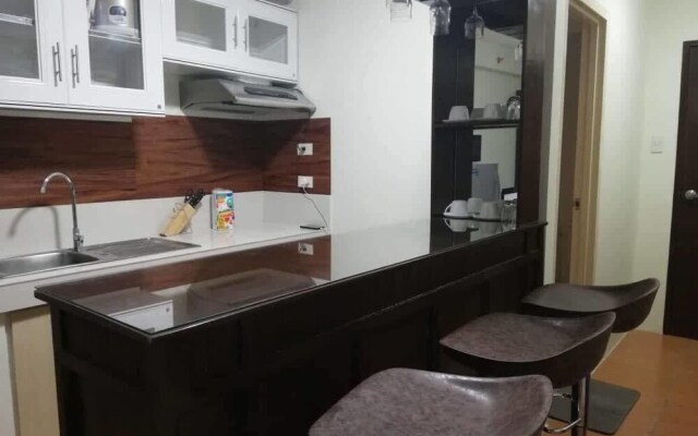 1 Bedroom Deluxe Condo at Apartelle D' Oasis