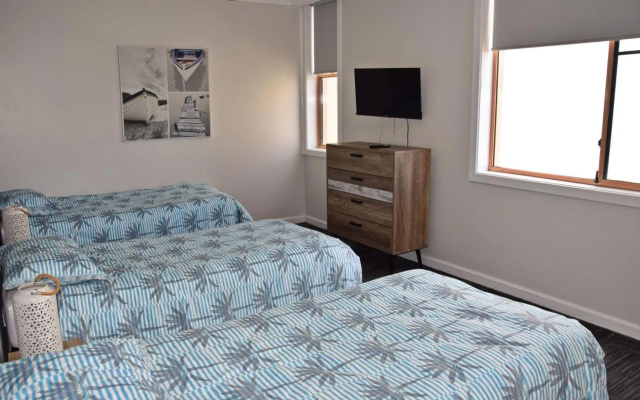 Astor Apartment 2 – Guest Rooms – South West Rocks