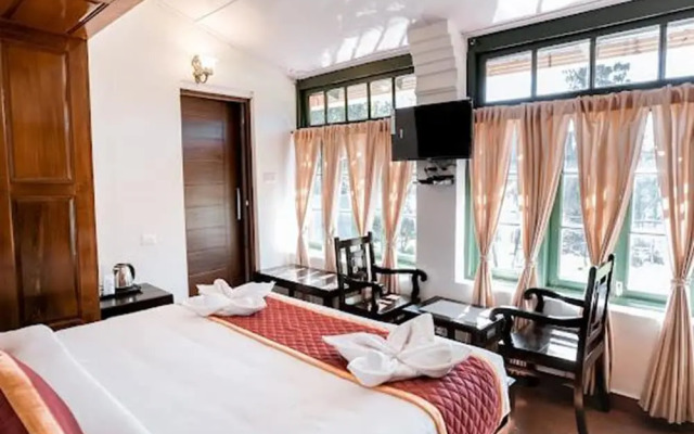 Lakefront Home Hotel