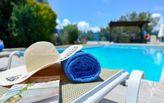 Azzurro Holiday Villas Peyia