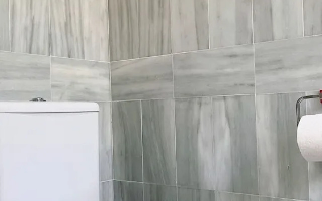 Spacious Poolside 3 Bedroom F-5