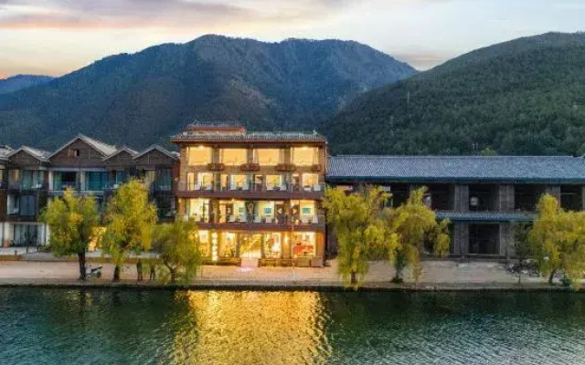 Lake View Hotel