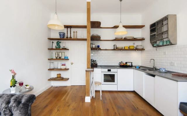 Bright Talbot Road Apartment