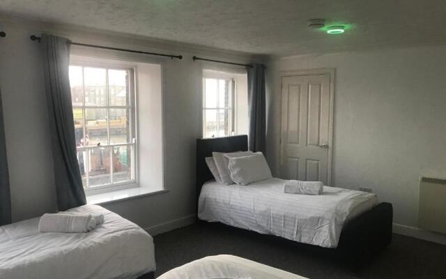 Entire Flat with River View 1E