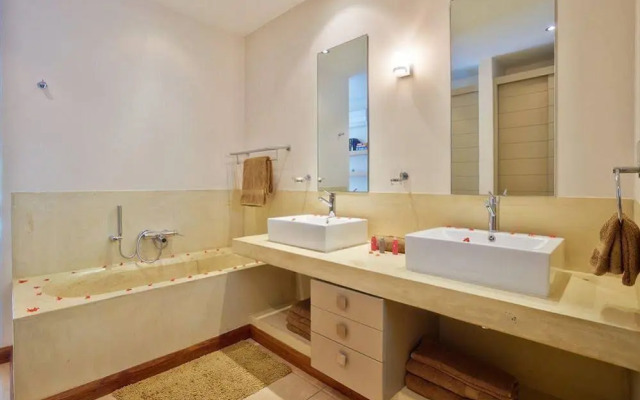 Bon Azur Elegant Suites & Penthouses by Lov