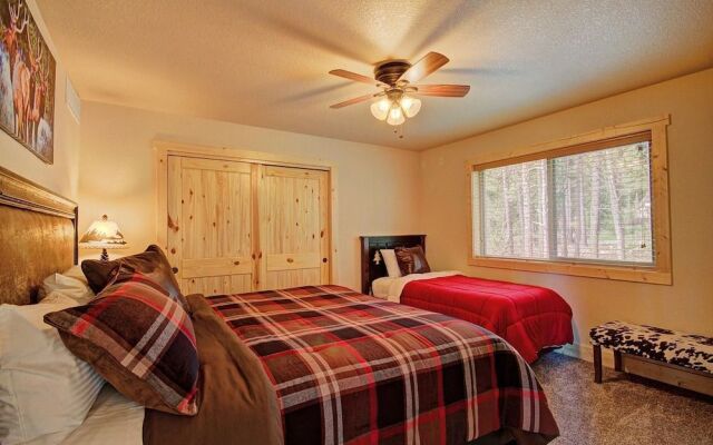 Grand Moose Lodge 3 Bedroom Home by RedAwning