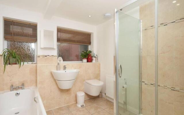 Spacious countryside 4 bedroom bungalow