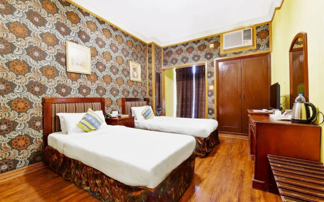 OYO 125 Moon Plaza Hotel