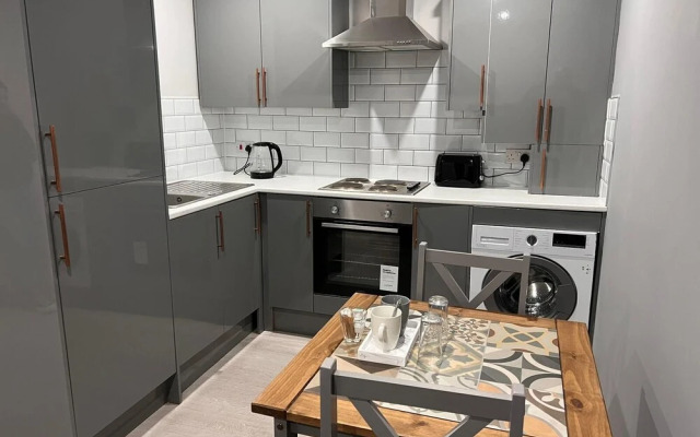 Luxury Apartment - Free Wi-fi & Parking NO Deposit