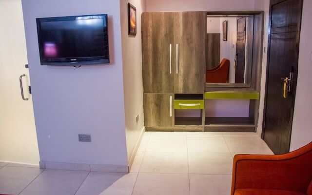 Glee Hotel