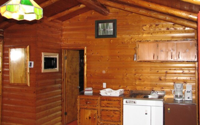 Kan-à-Mouche Pourvoirie Auberge et Chalets