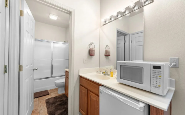 Ozark Comfort 3 Bedroom Condo by RedAwning