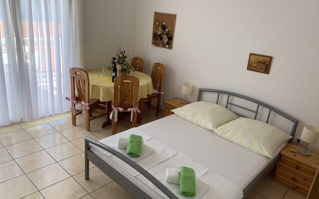 Apartments Mate with pool