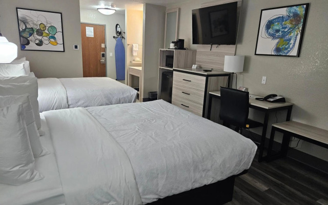 Coratel Inn & Suites by Jasper Park City - Wichita North