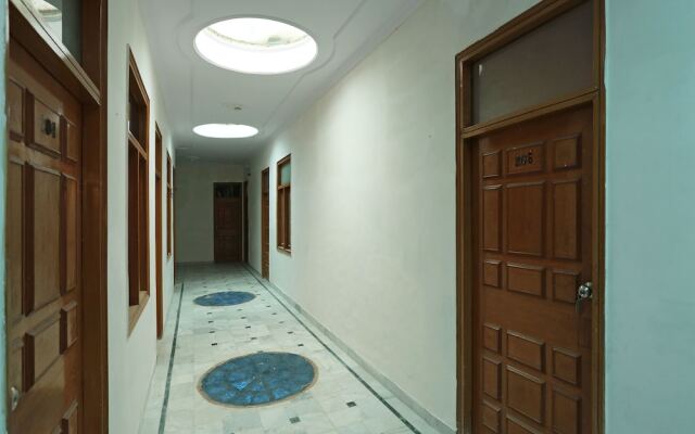 OYO 13852 Hotel Maharana Palace