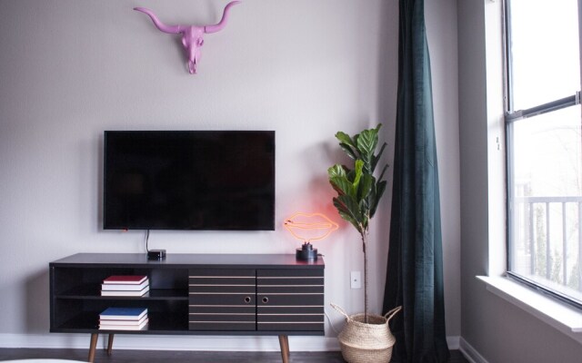 Modern 2BR South Congress by WanderJaunt