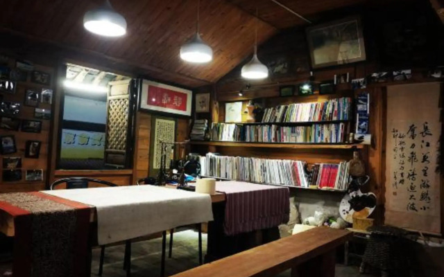 Shihong Inn