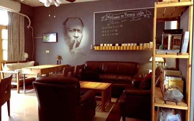 Peter's Cafe & Hostel