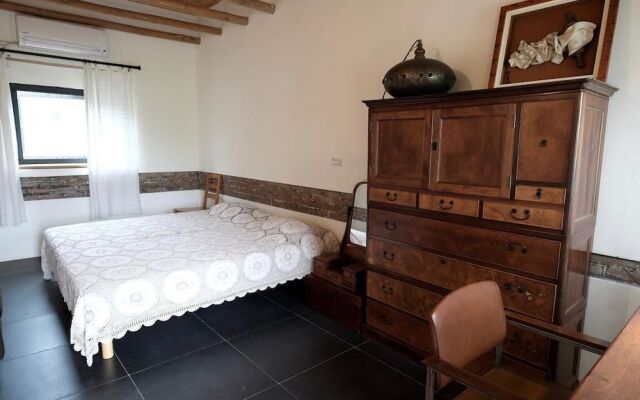 Yellow and Black Guesthouse