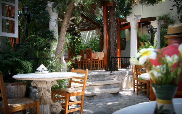 Kiniras Traditional Hotel & Restaurant