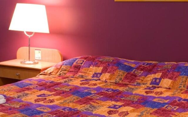 The Queensport Motel & Tavern