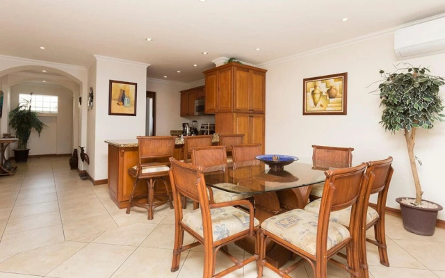 Ocean View Condo - Few minute walk to the beach and restaurants