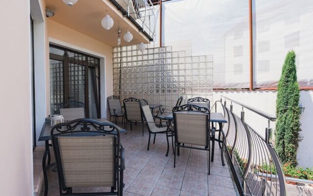 Flora Luxury House