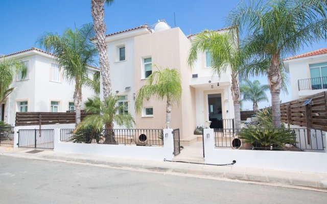 3 Bedroom Villa With Private Pool in Protaras Center