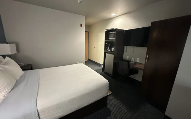 Sugar Creek Inn & Suites