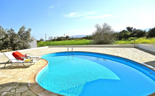 Stunning 2-bed Apartment in Poli Crysochous